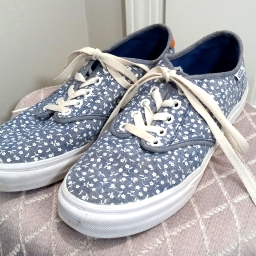 VANS Shoes Blue and white mini flowers Sz 9.5